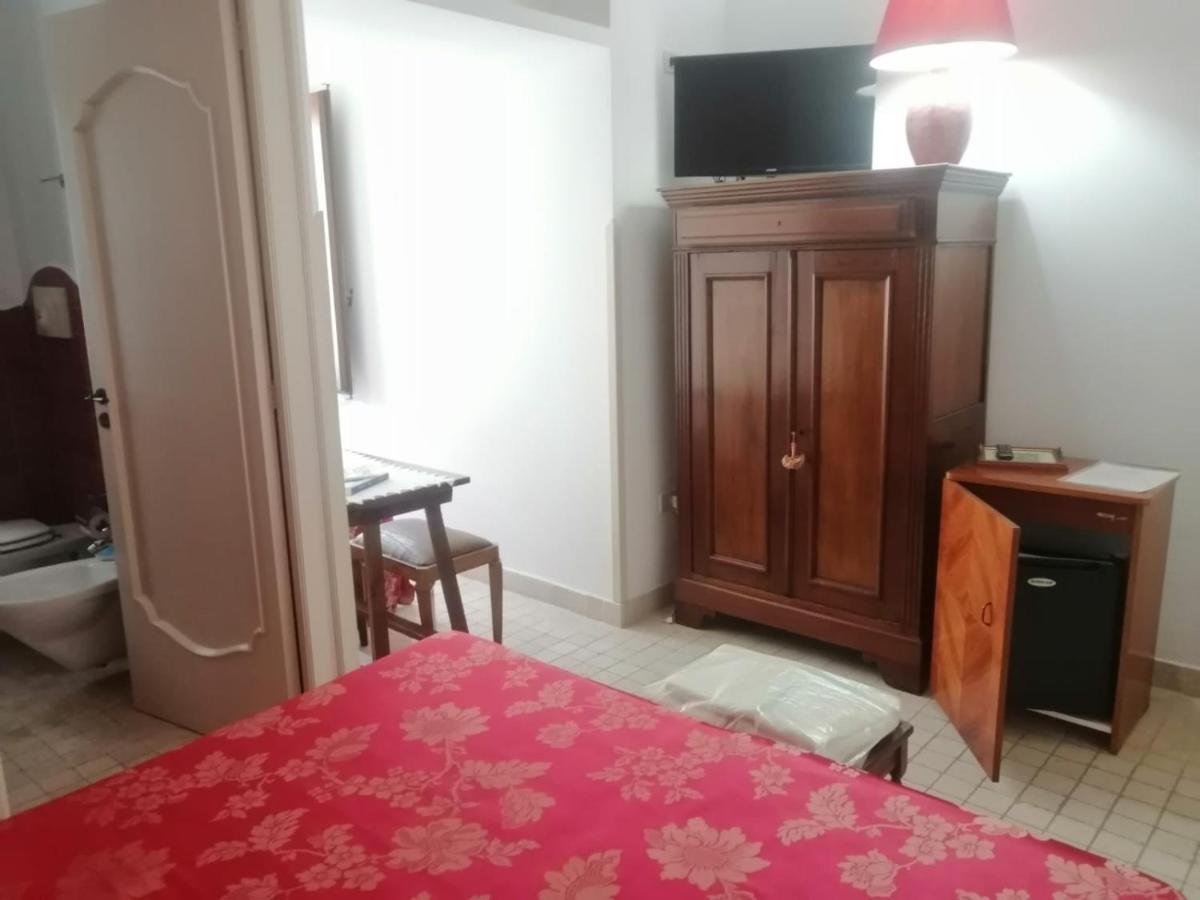 Bed and Breakfast Anticadimora Dei Pepe Salve Exterior foto