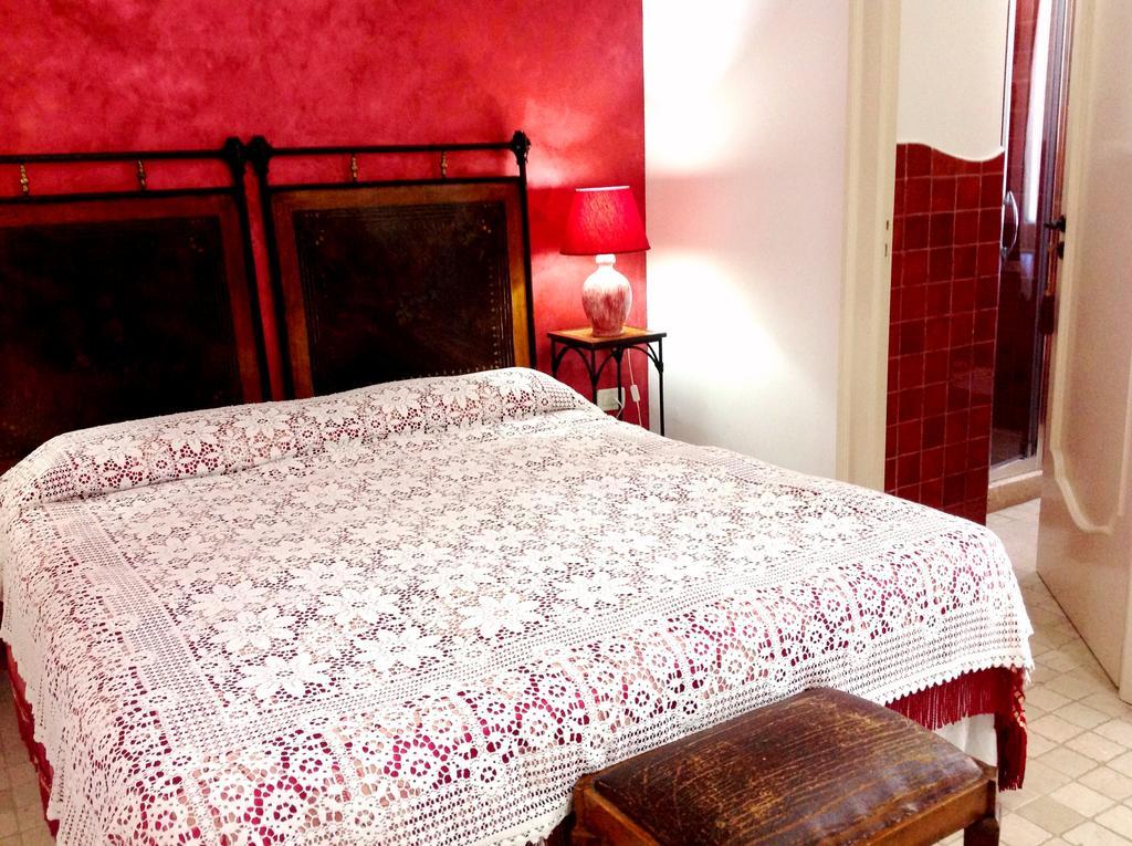 Bed and Breakfast Anticadimora Dei Pepe Salve Exterior foto