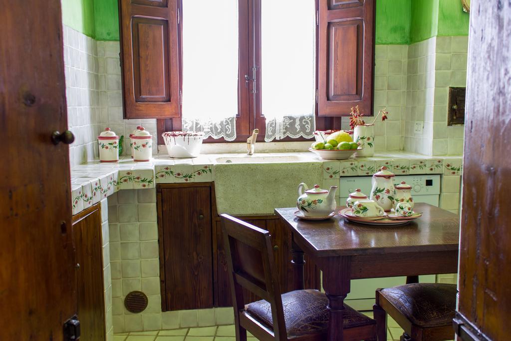 Bed and Breakfast Anticadimora Dei Pepe Salve Exterior foto