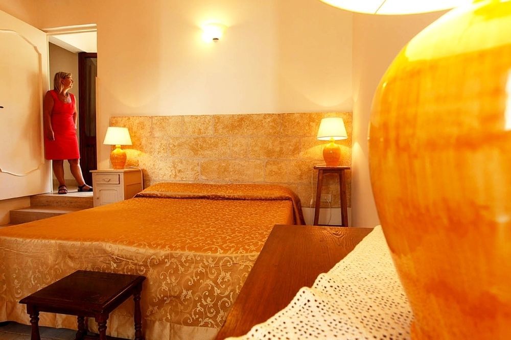 Bed and Breakfast Anticadimora Dei Pepe Salve Exterior foto