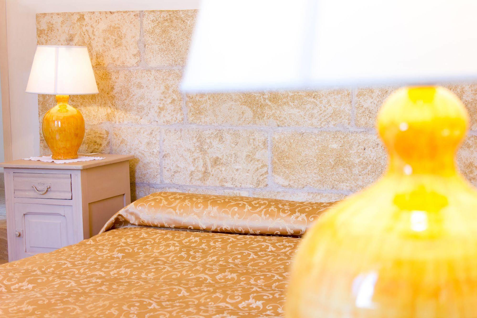 Bed and Breakfast Anticadimora Dei Pepe Salve Exterior foto