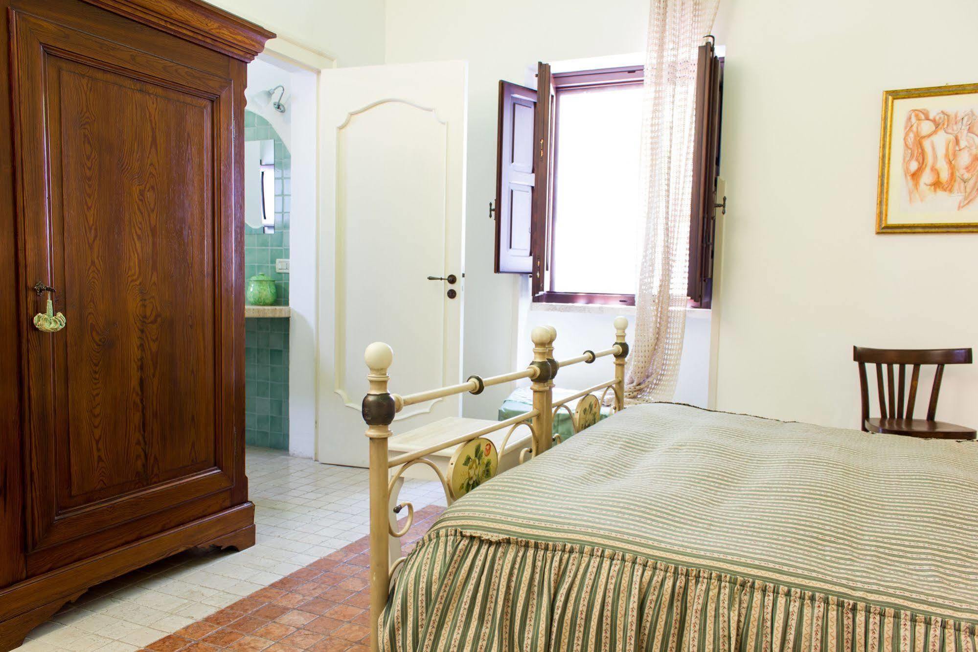 Bed and Breakfast Anticadimora Dei Pepe Salve Exterior foto