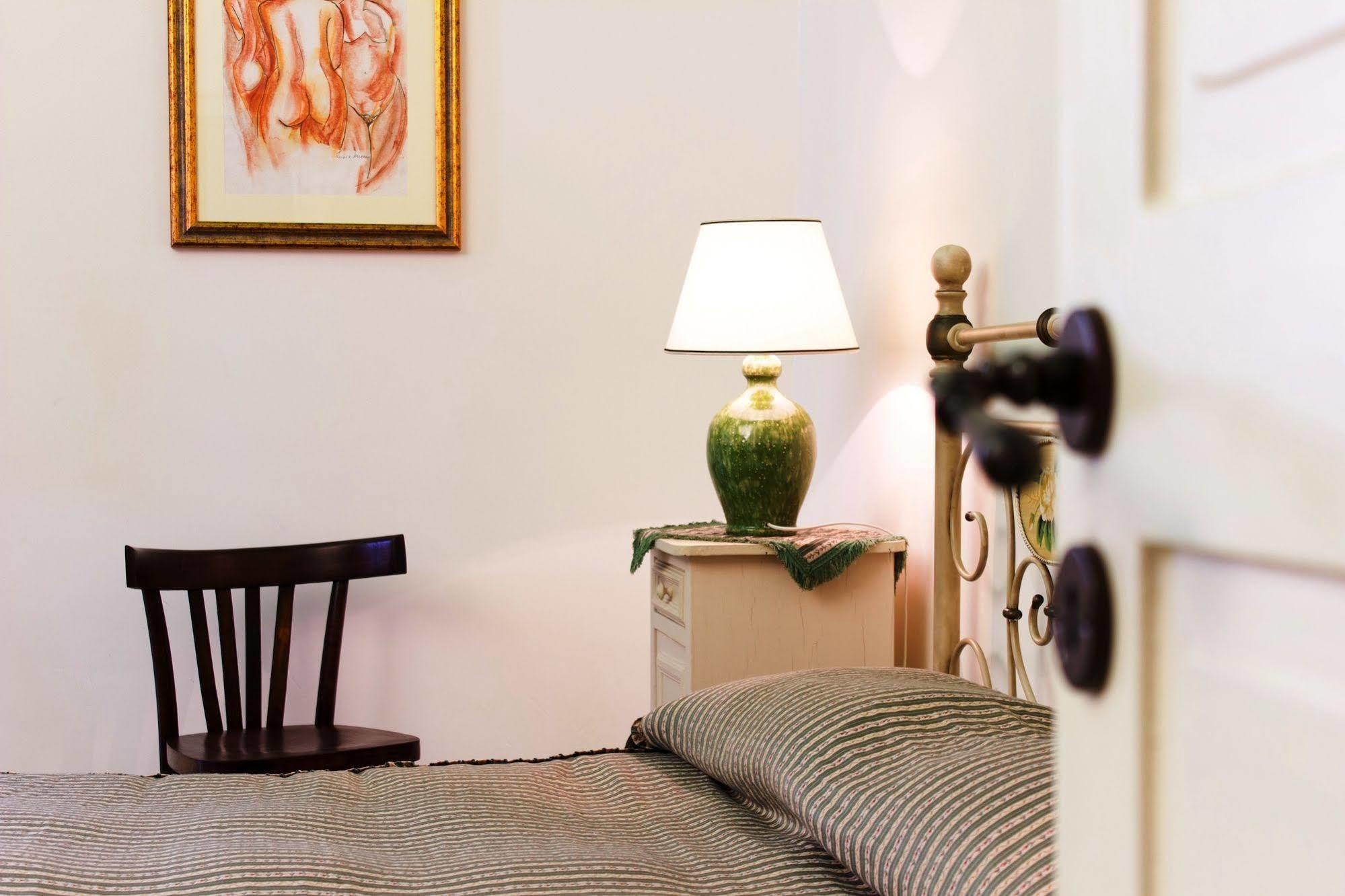 Bed and Breakfast Anticadimora Dei Pepe Salve Exterior foto