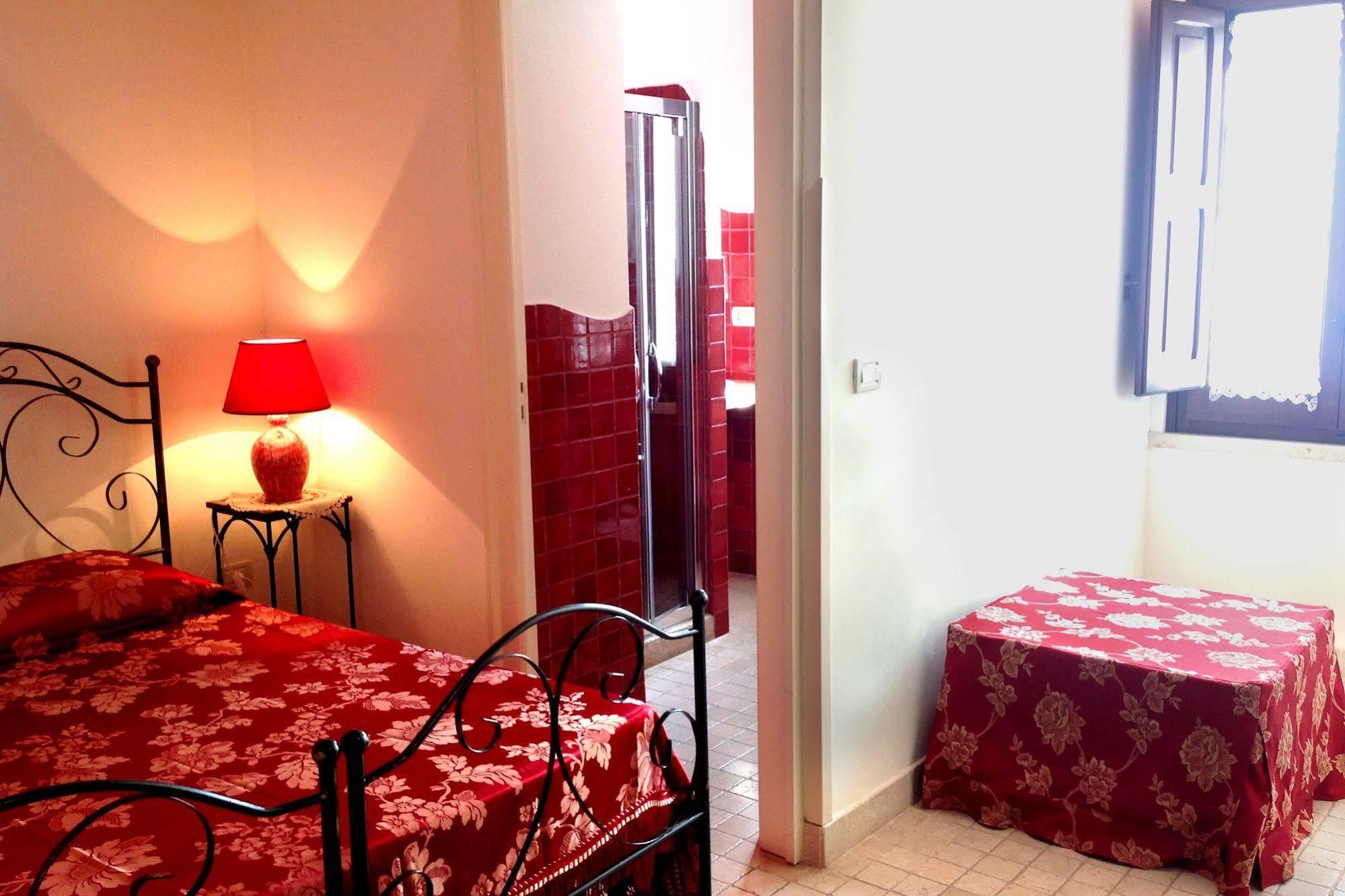 Bed and Breakfast Anticadimora Dei Pepe Salve Exterior foto